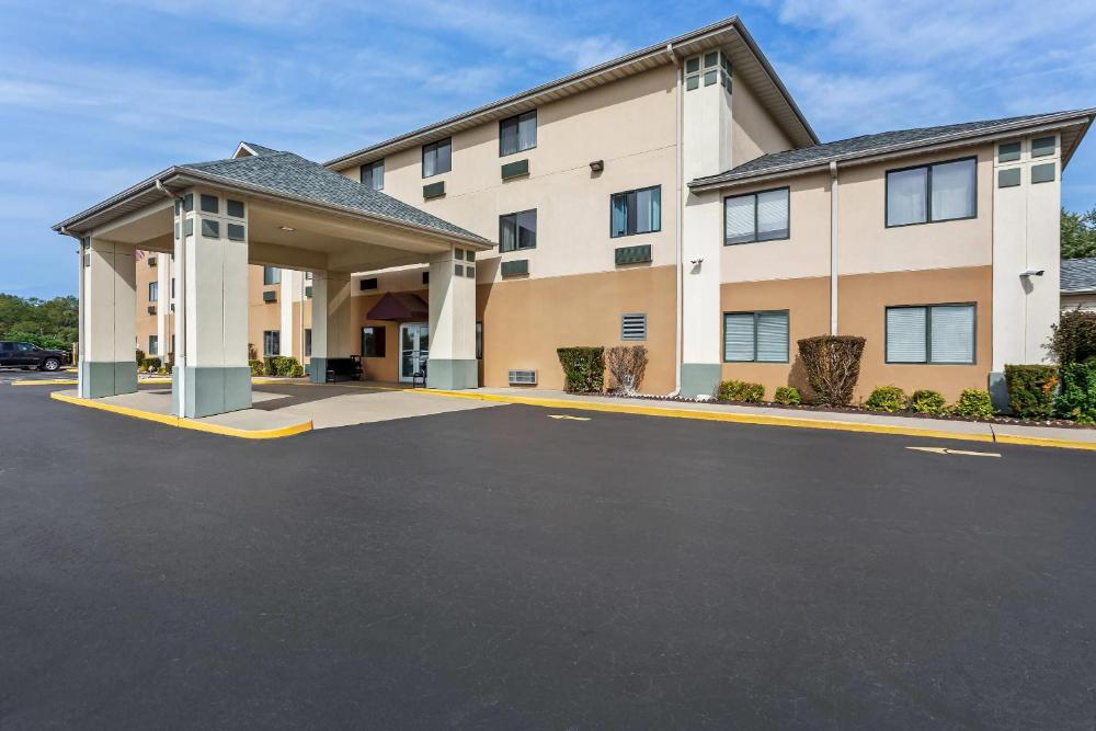Quality Inn-Sawyer