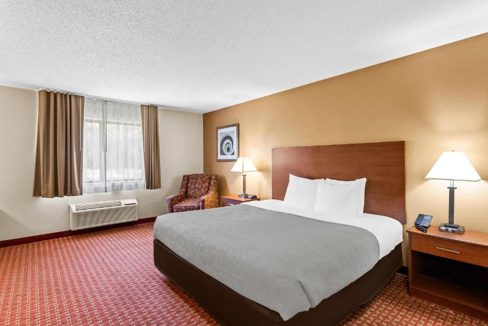 Standard King Room - Non-Smoking interior